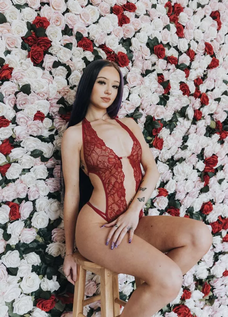 sub to my only fans to see this come off, it’s free😋 running a 50% off sale to join my VIP as well which includes even more exclusive content and personalized photos(: link in comments posted by abbeystrohmeyer