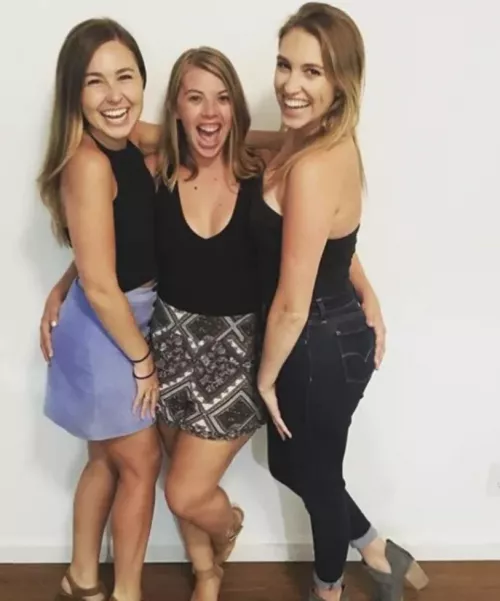 Subtle hand placement [3] by swordmastax10