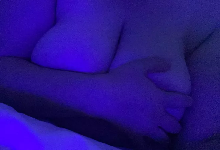 Such a good feeling taking off the bra but who wants to see more what would you do?🤭🤔 by bigmilftittiesDD