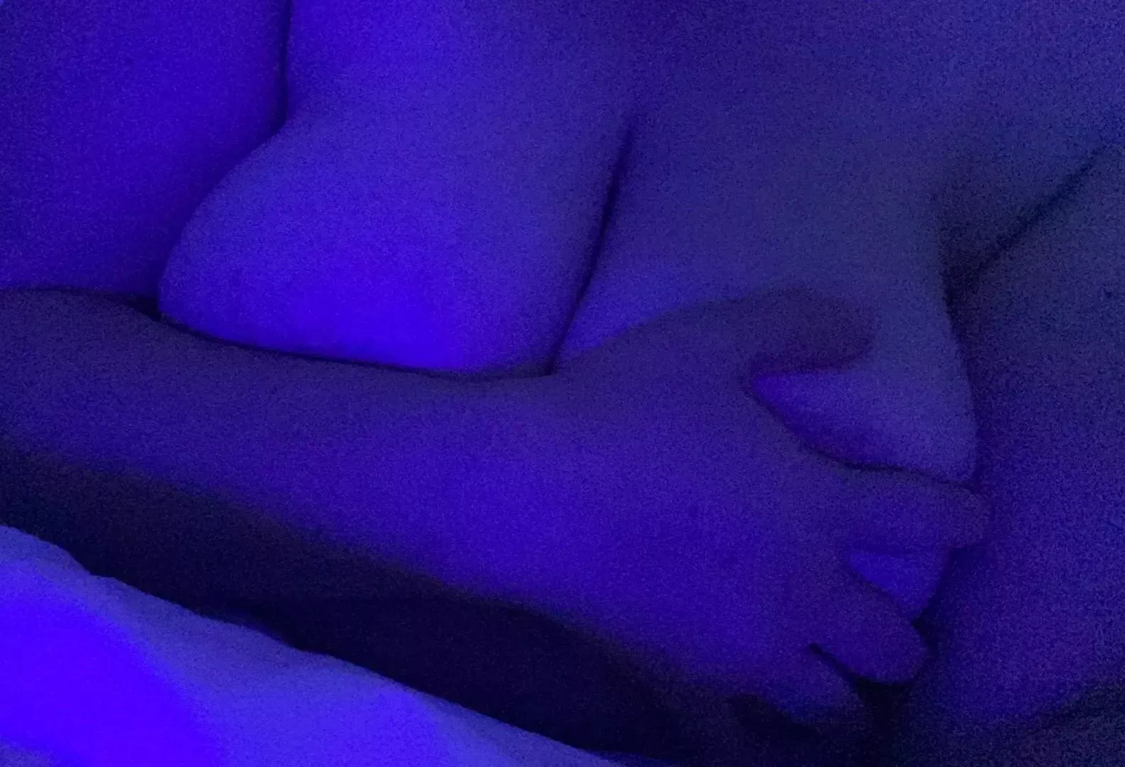 Such a good feeling taking off the bra but who wants to see more what would you do?🤭🤔 posted by bigmilftittiesDD