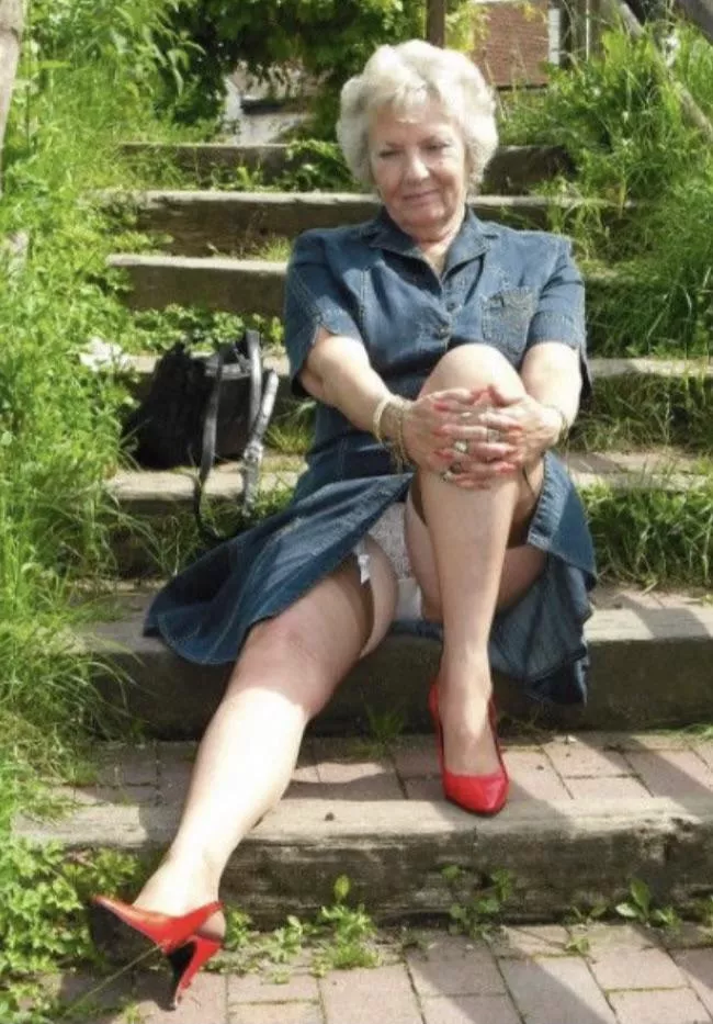 Such a sexy granny flash posted by BorderForager