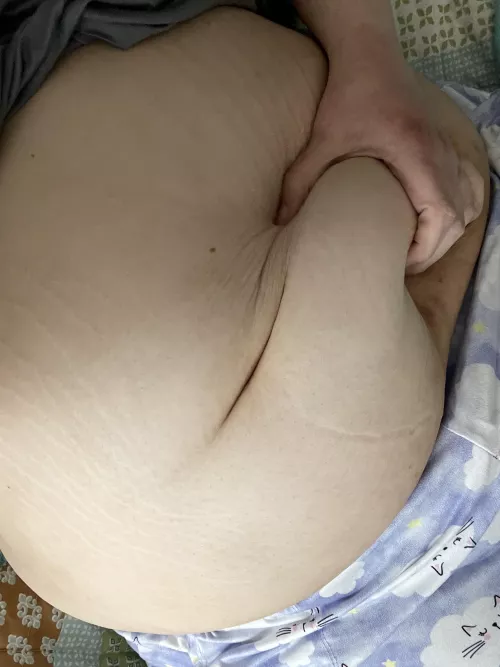 Such a squishy tummy 🥺 by xohellokitten