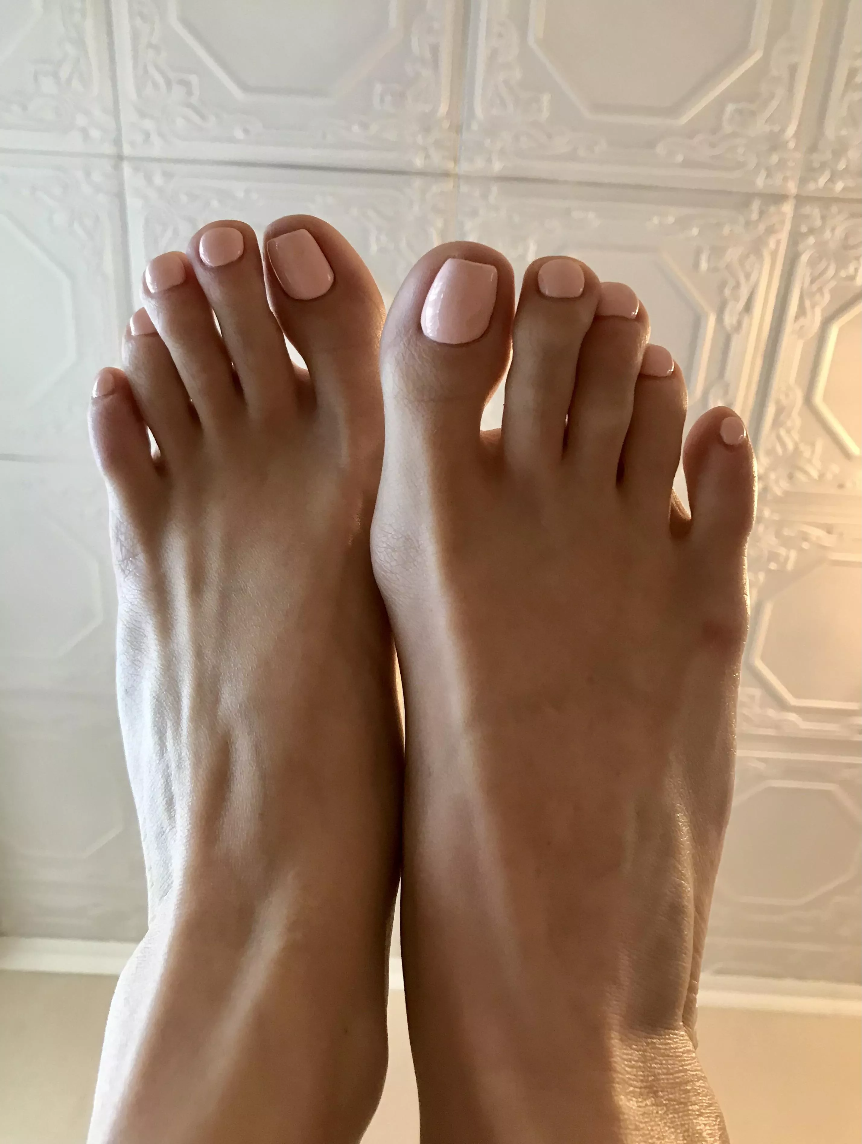 Suck my long toes posted by Queen_Toes