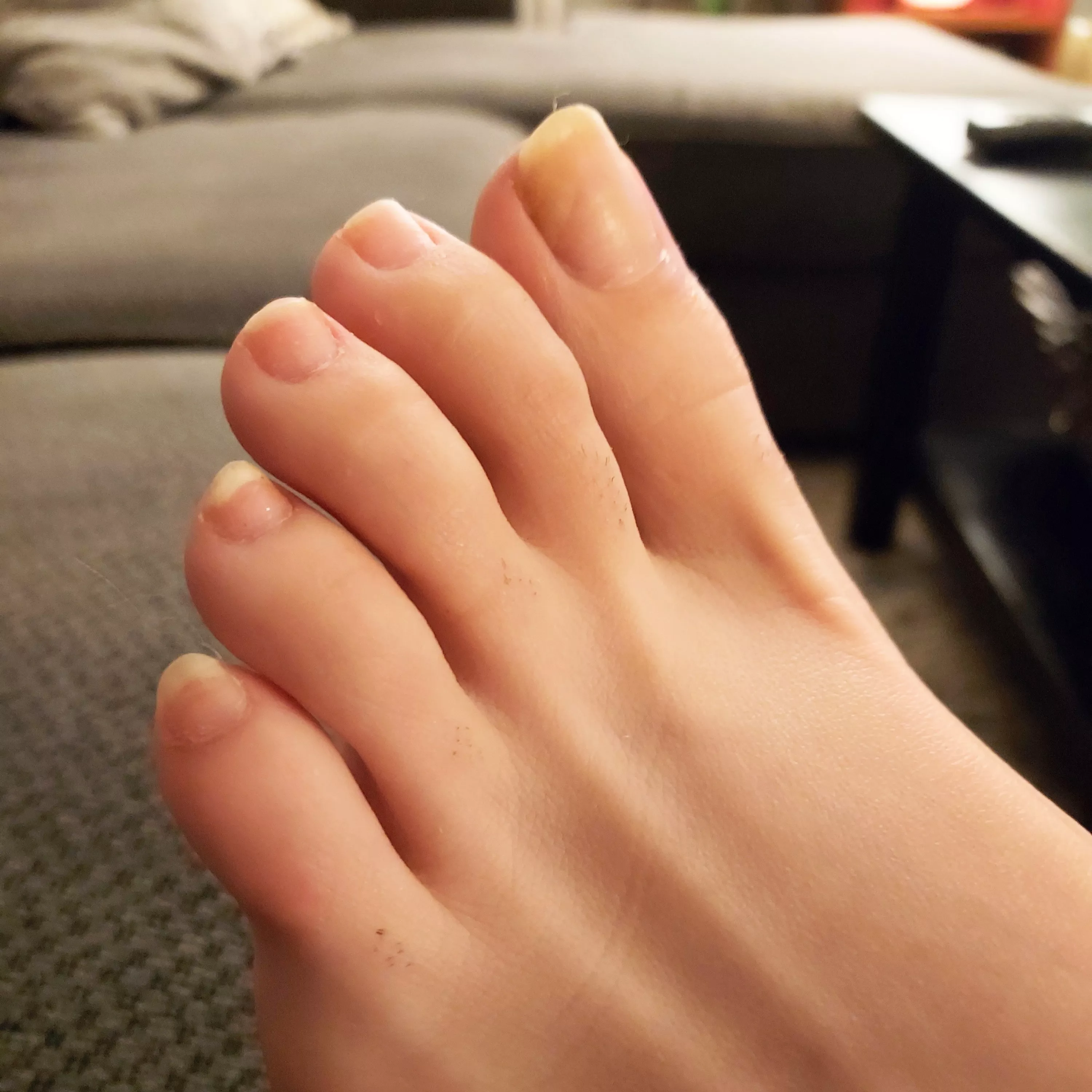 Suck my natural toes 🖤 posted by ZazzyZebra