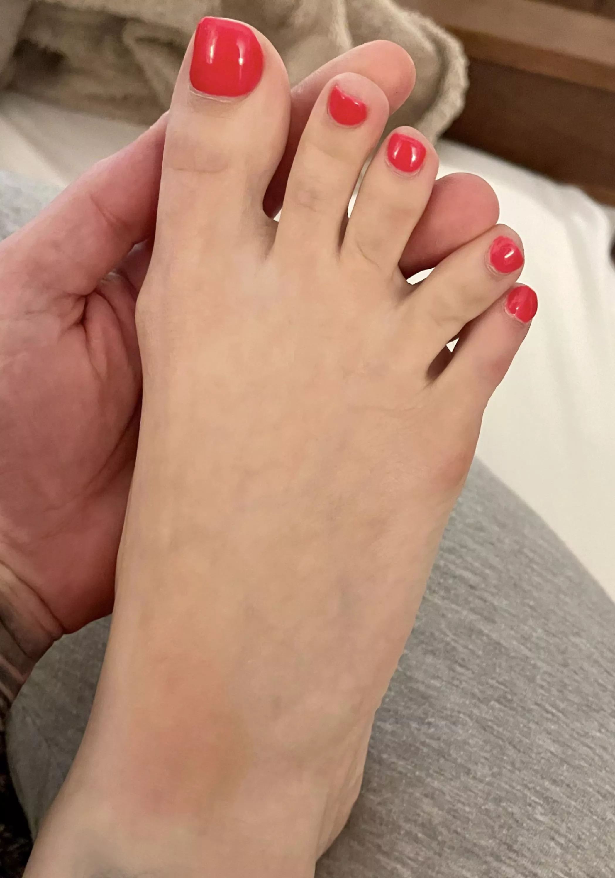 Suck my toes, and tell me I’m pretty. posted by MrsSubordinate