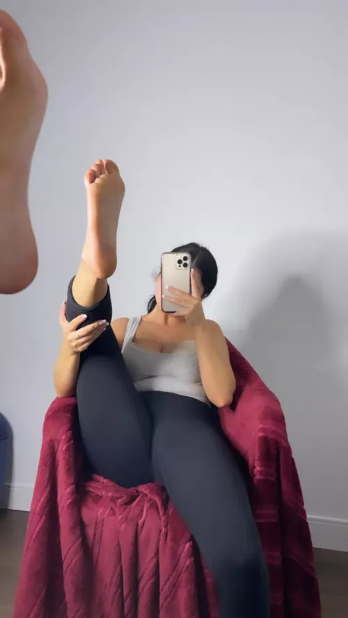 Suck my toes while you fuck me with your cock? by Sarahbaileyy