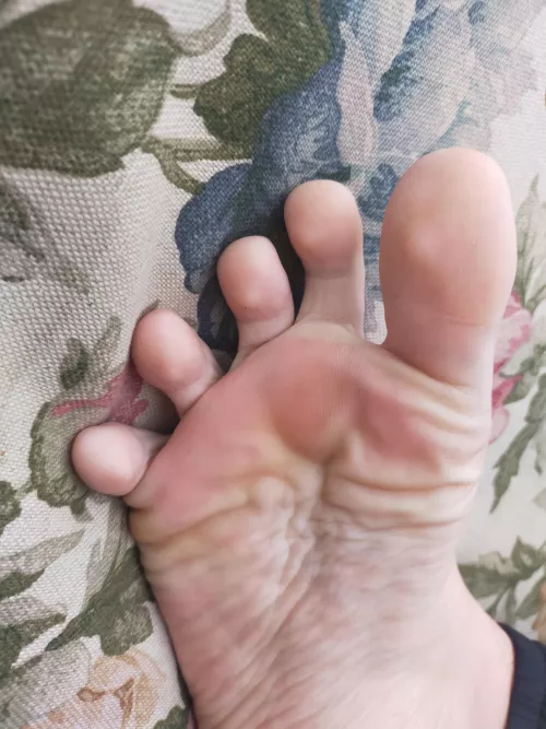 suck them worm by SoftFemboyThighs