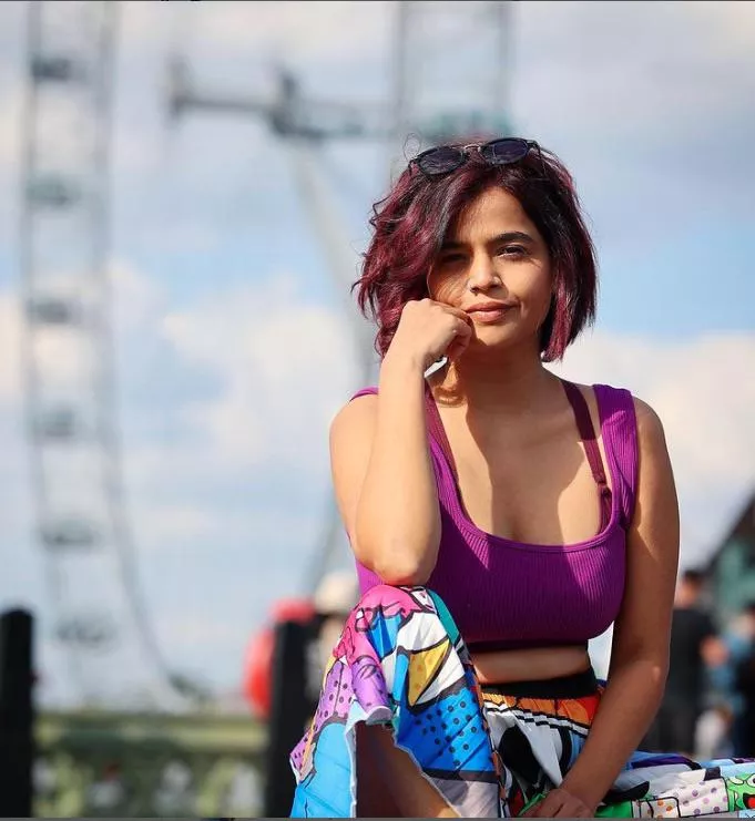 Suhani shah flaunting em in London👀 posted by Master_Cheif10