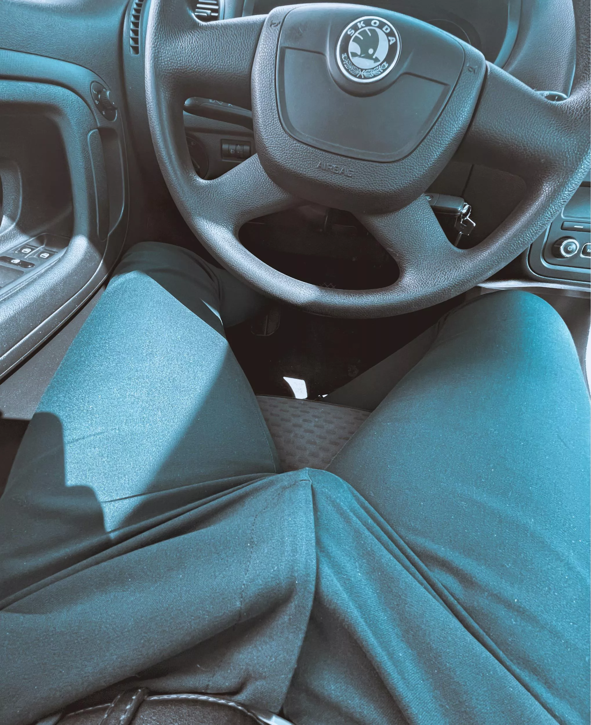 SUMMER BULGE😉☀️⛱ posted by TheManOnSuit1