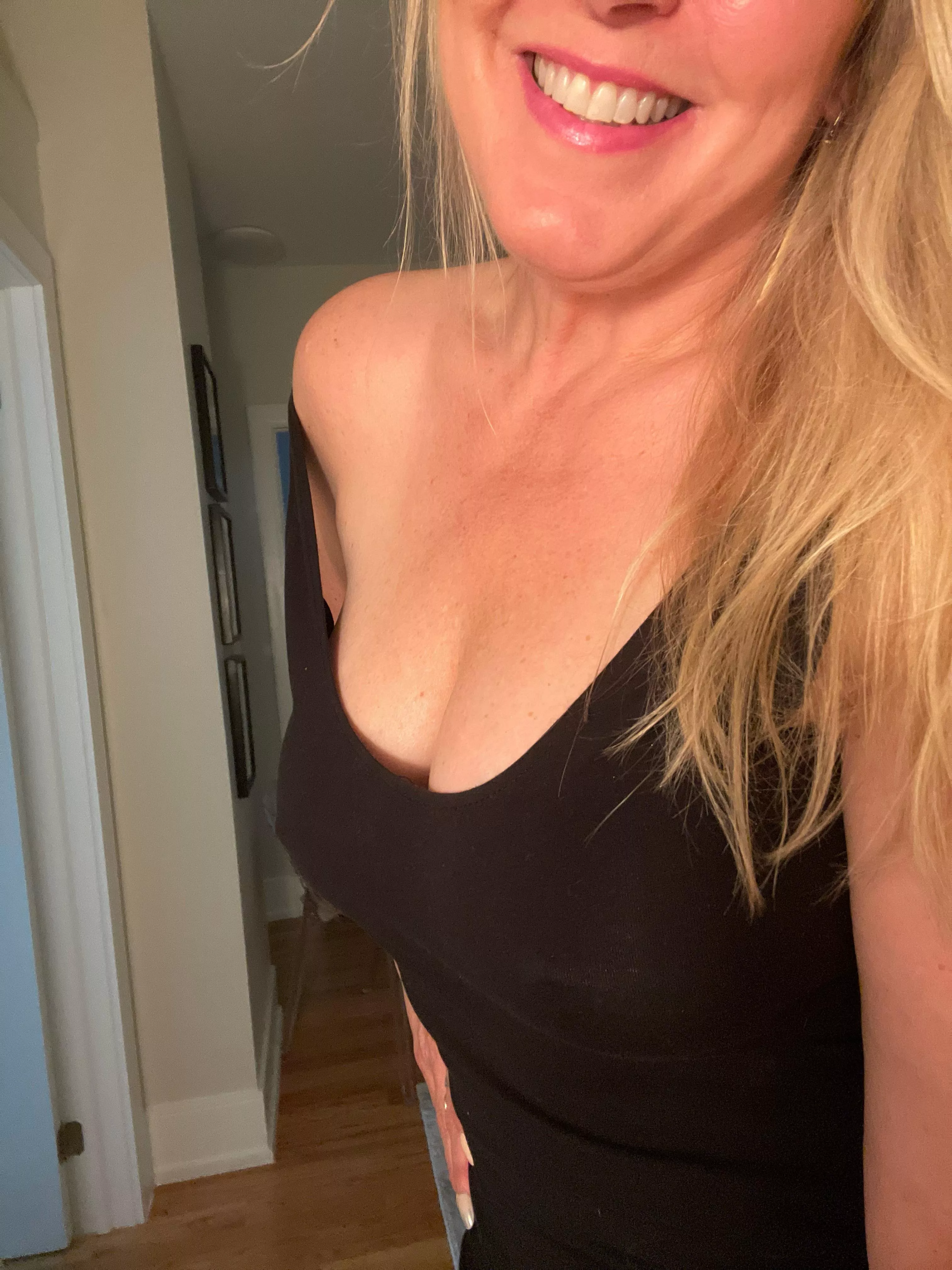 Summer dresses don’t need a bra… posted by Sea-Diamond-9827