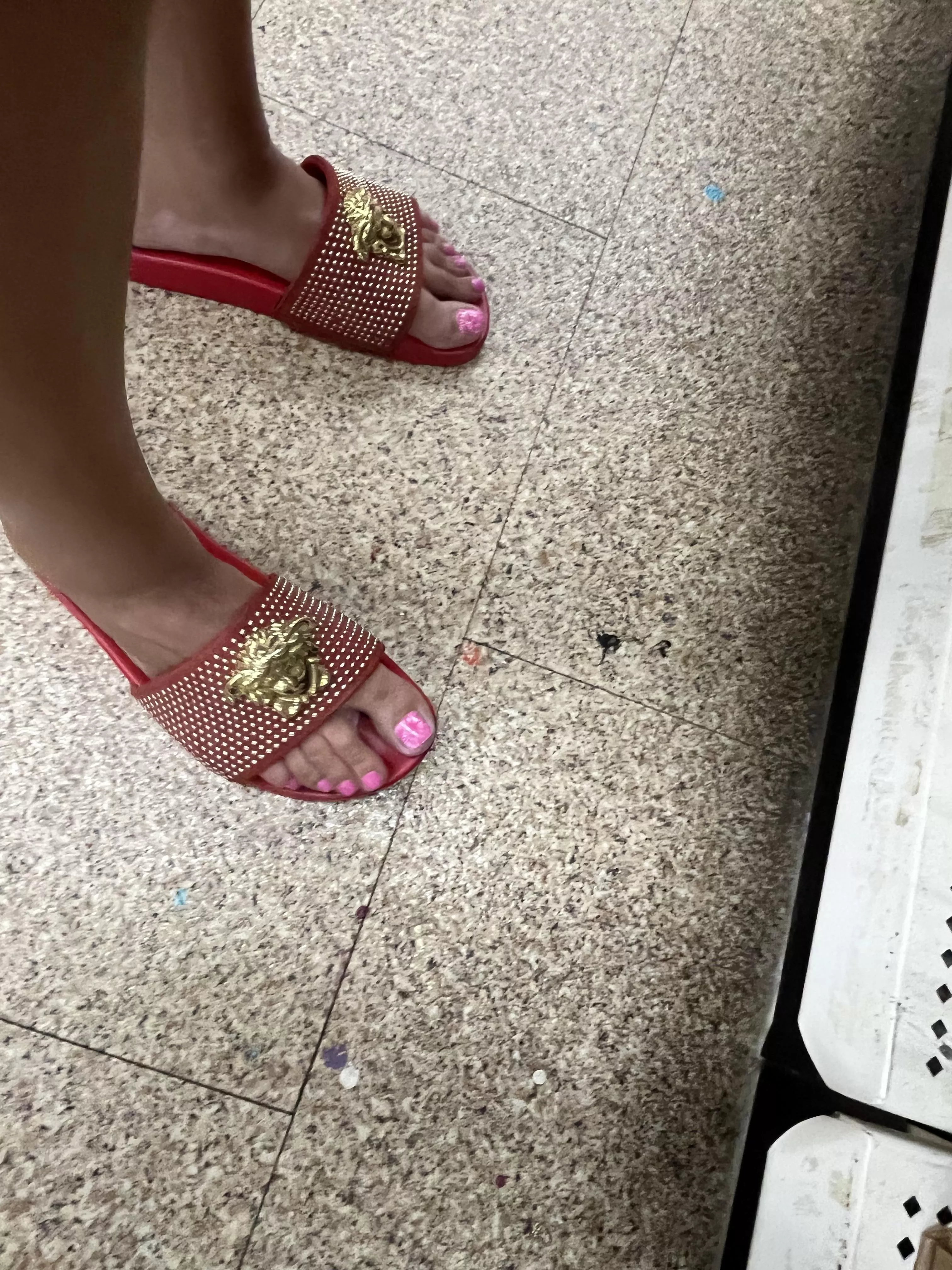 summer slides are so sexy 🥰 posted by Natfeetluv