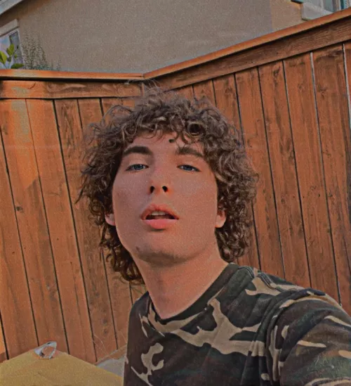 Sun is out for me today ☀️ who’s trynna game? Looking for my future Dead by Daylight squad 😊 or anyone who’s down to chat w good vibes 🤗 by sexkitten4257