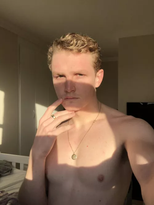 Sun kissed 😚 by DylTheDoge