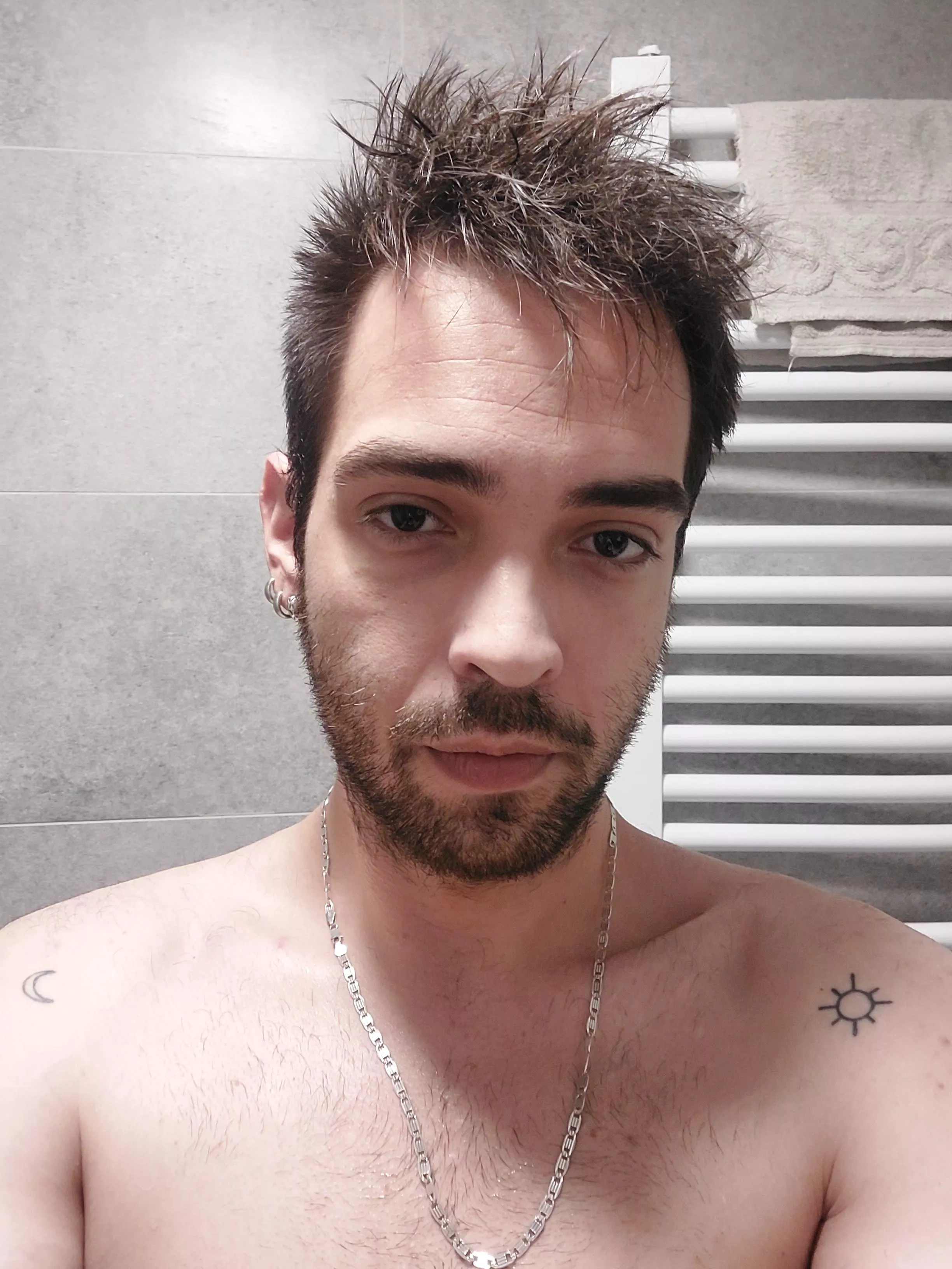 Sun or moon? posted by Peeaki