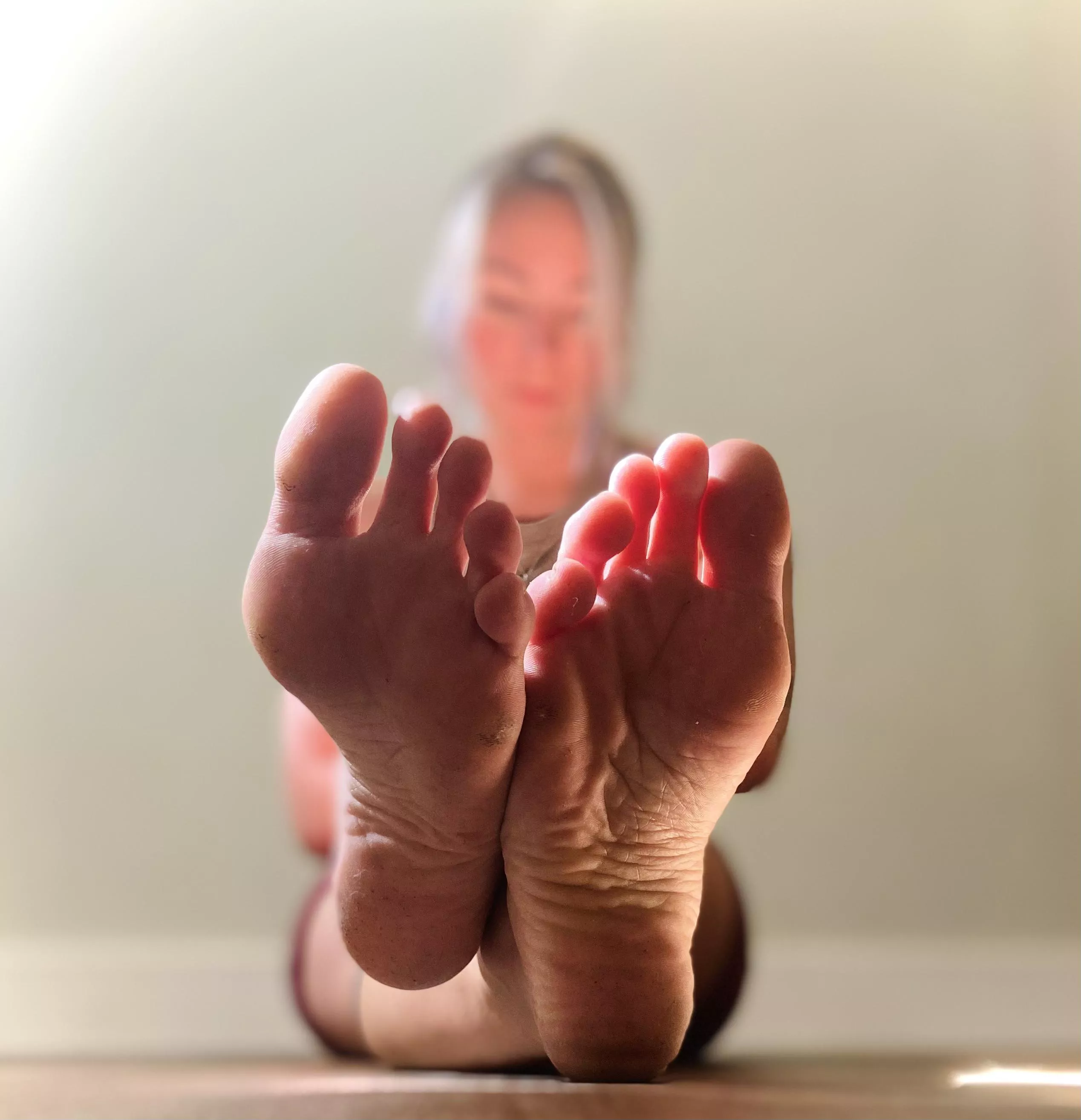 Sun rays N’ feet ;) posted by Flexi_luv