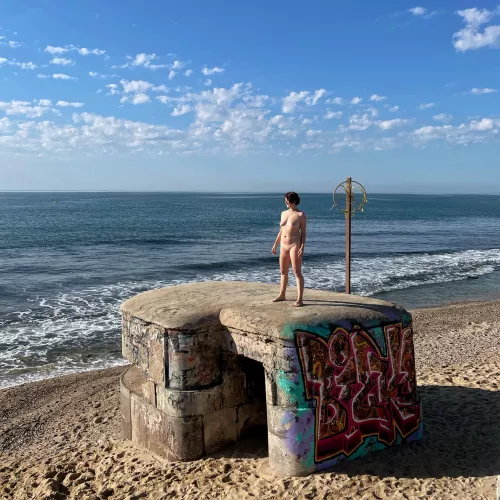 Sunbathing by zzzmick