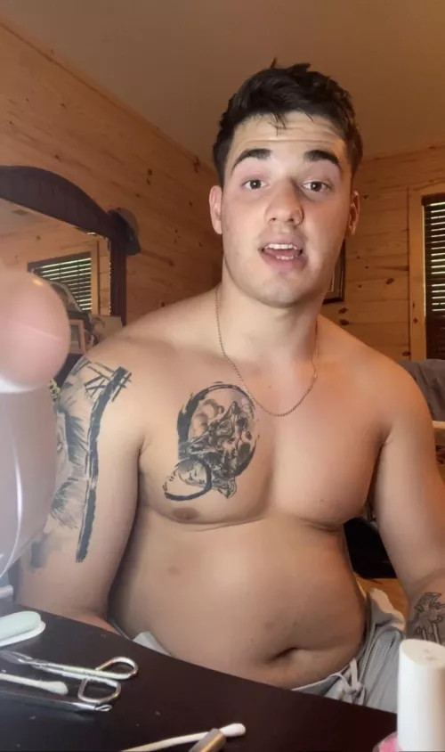 Sunday chillllin, 19M by Novel_Simple_1001