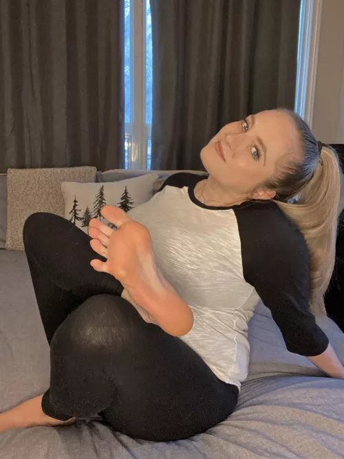 Sundays are for massaging my soles… by Thebunnybates