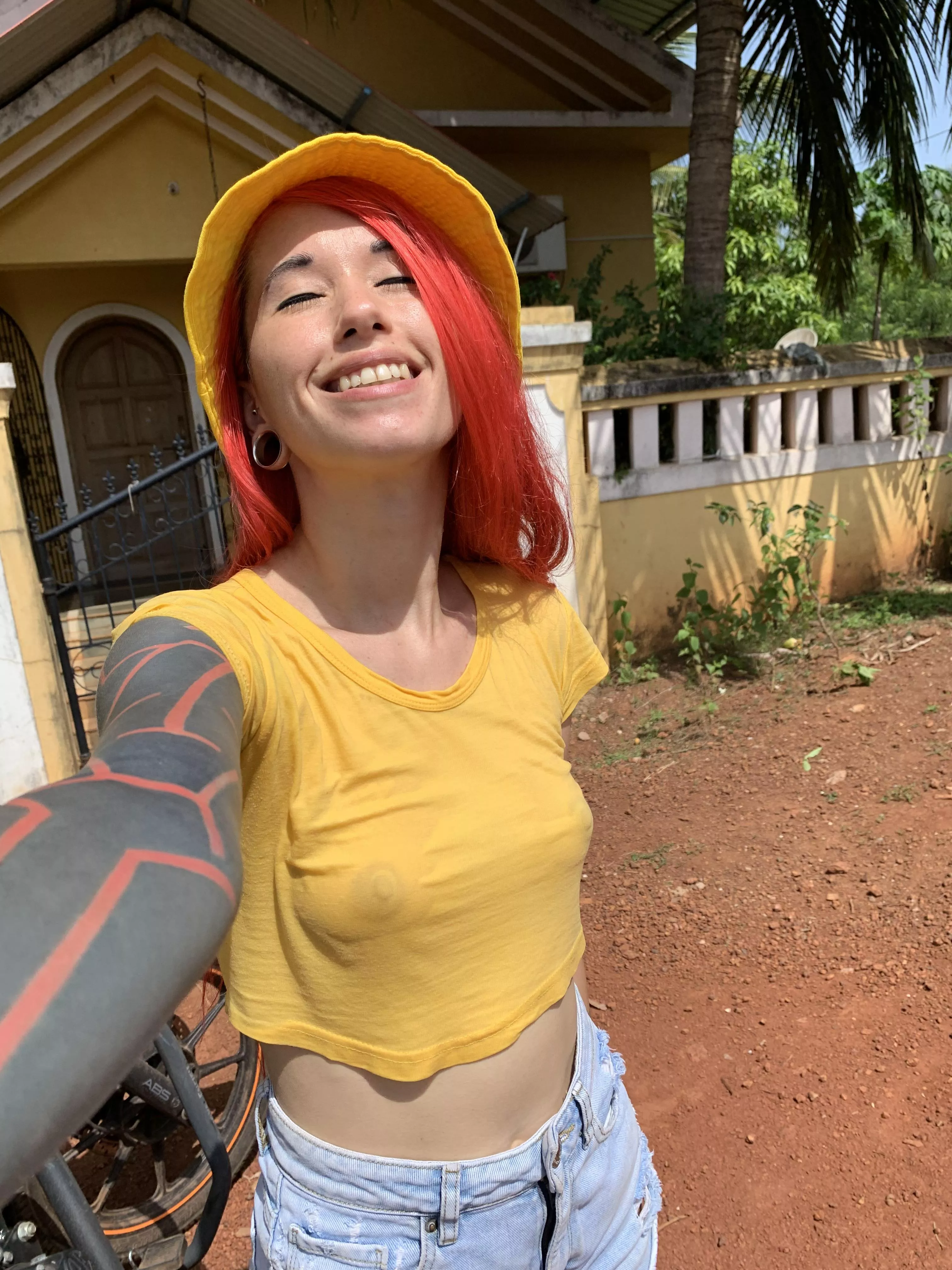 Sunny braless baths every day! posted by yummyneko