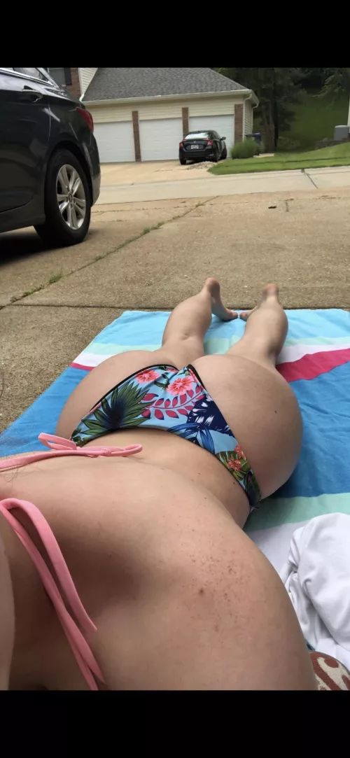 Suns out buns out ☀️ by realprettyangel