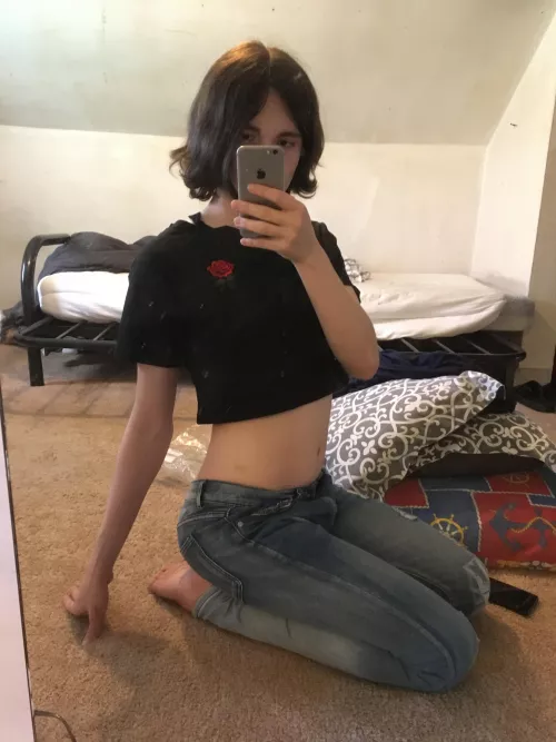 Super cute crop top pairs great with jeans by Stuff46stuff