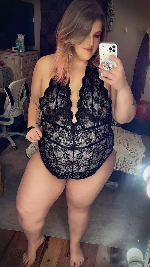 Super pregnant but still trying to feel sexy by mira-mis-tetas