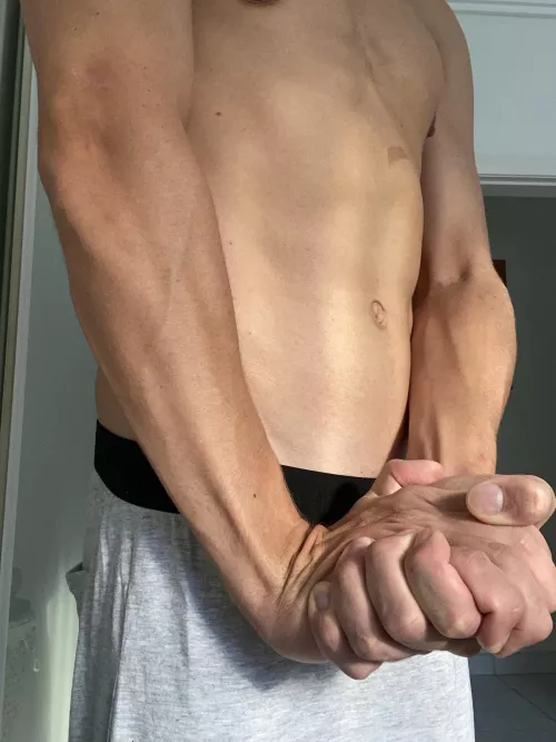 Surfer arms by AussieDanx