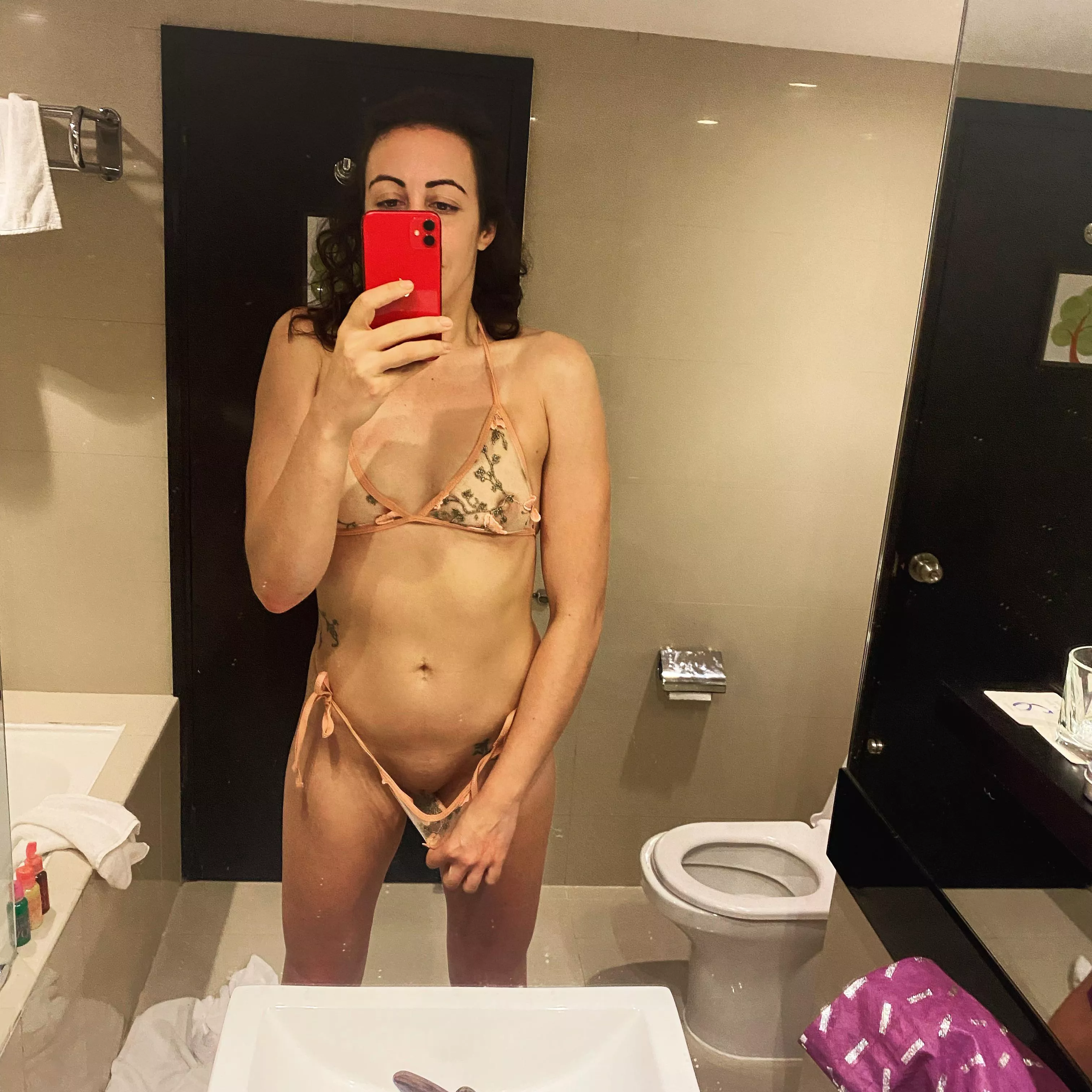Sur[F]er bod 🏄‍♀️ posted by jessieroguexox