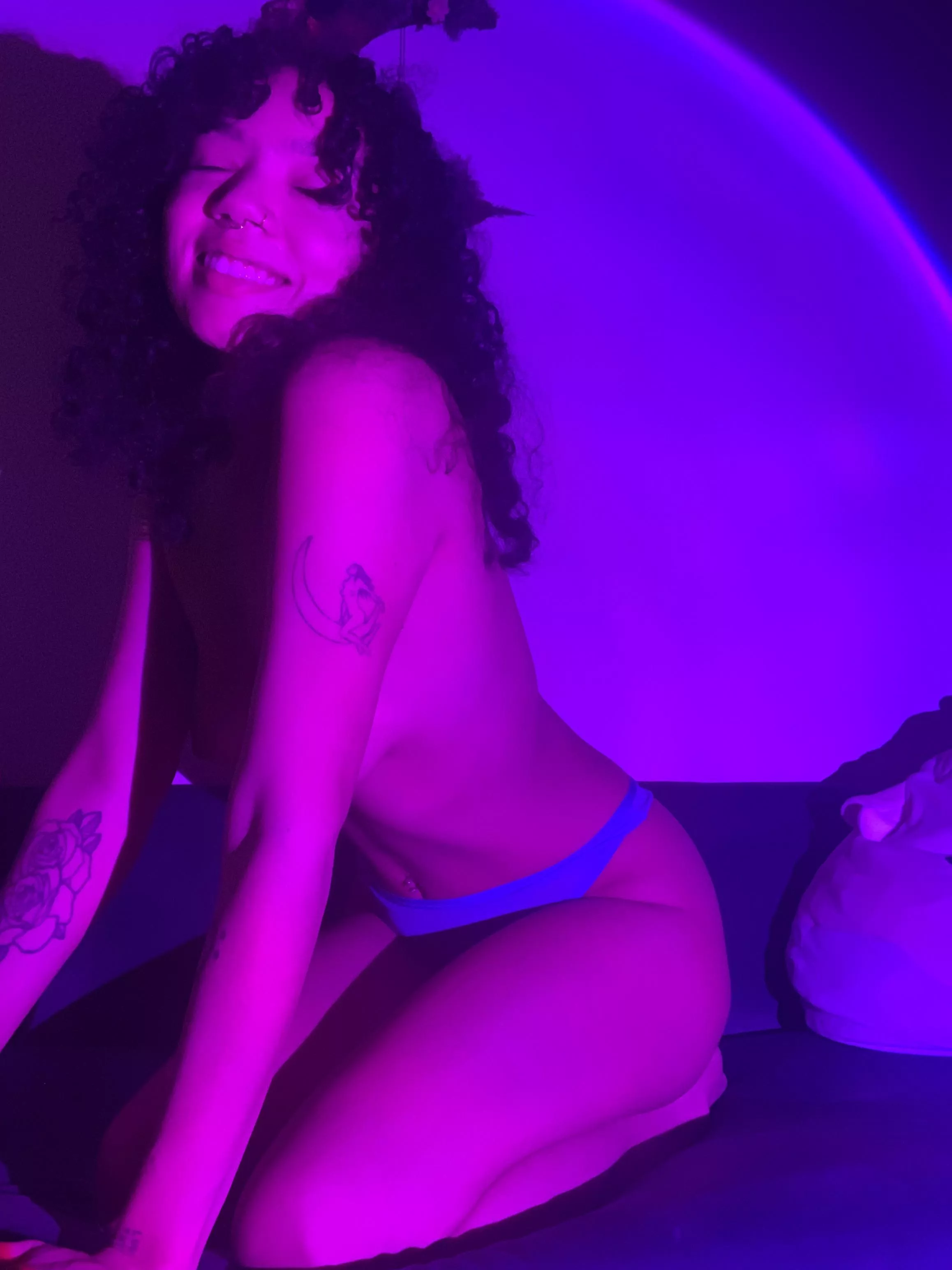 surprised i could [f]it all 6’1” of me in the frame 😯💜 posted by cosmotransit