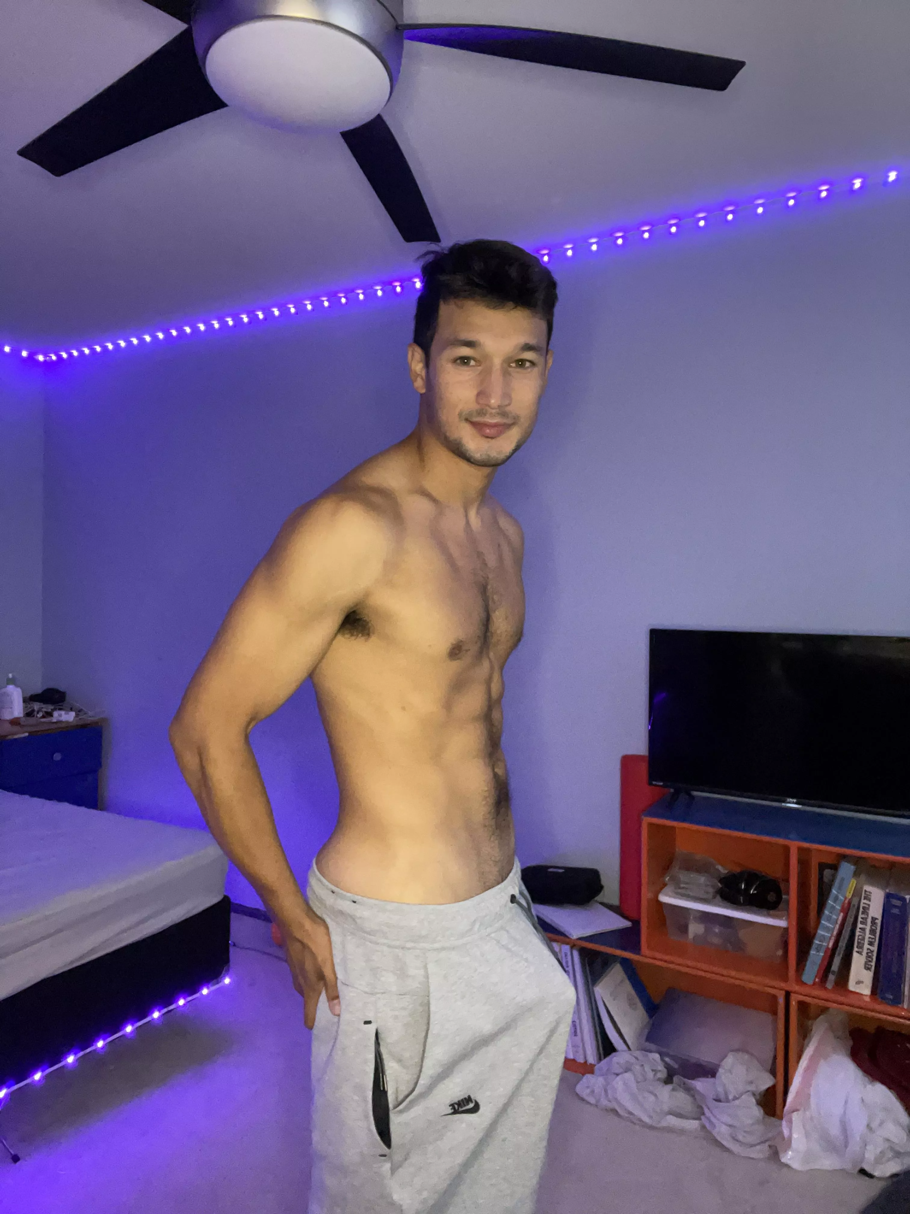 Sweats fitting right posted by Longjumping-Pair-816