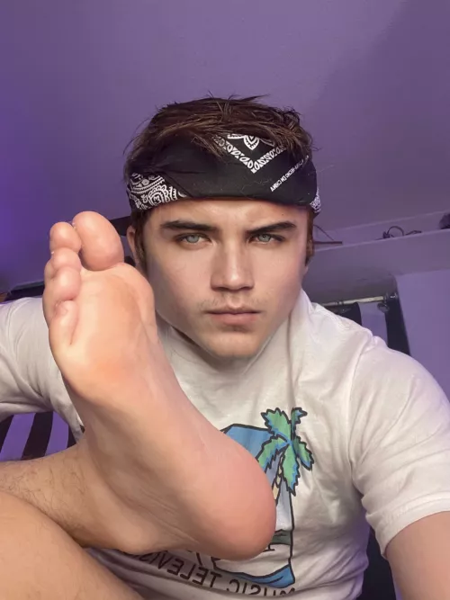 Sweaty af after a long workout 👣💦 by Ace20x