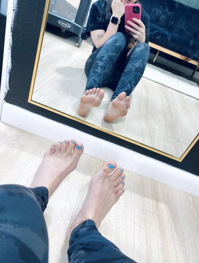 Sweaty after run feet💦 lick them clean for me??😘😏 posted by Mayevans