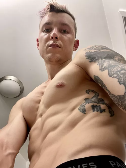 sweaty day 🔥🦧💋🫶 by HossKado