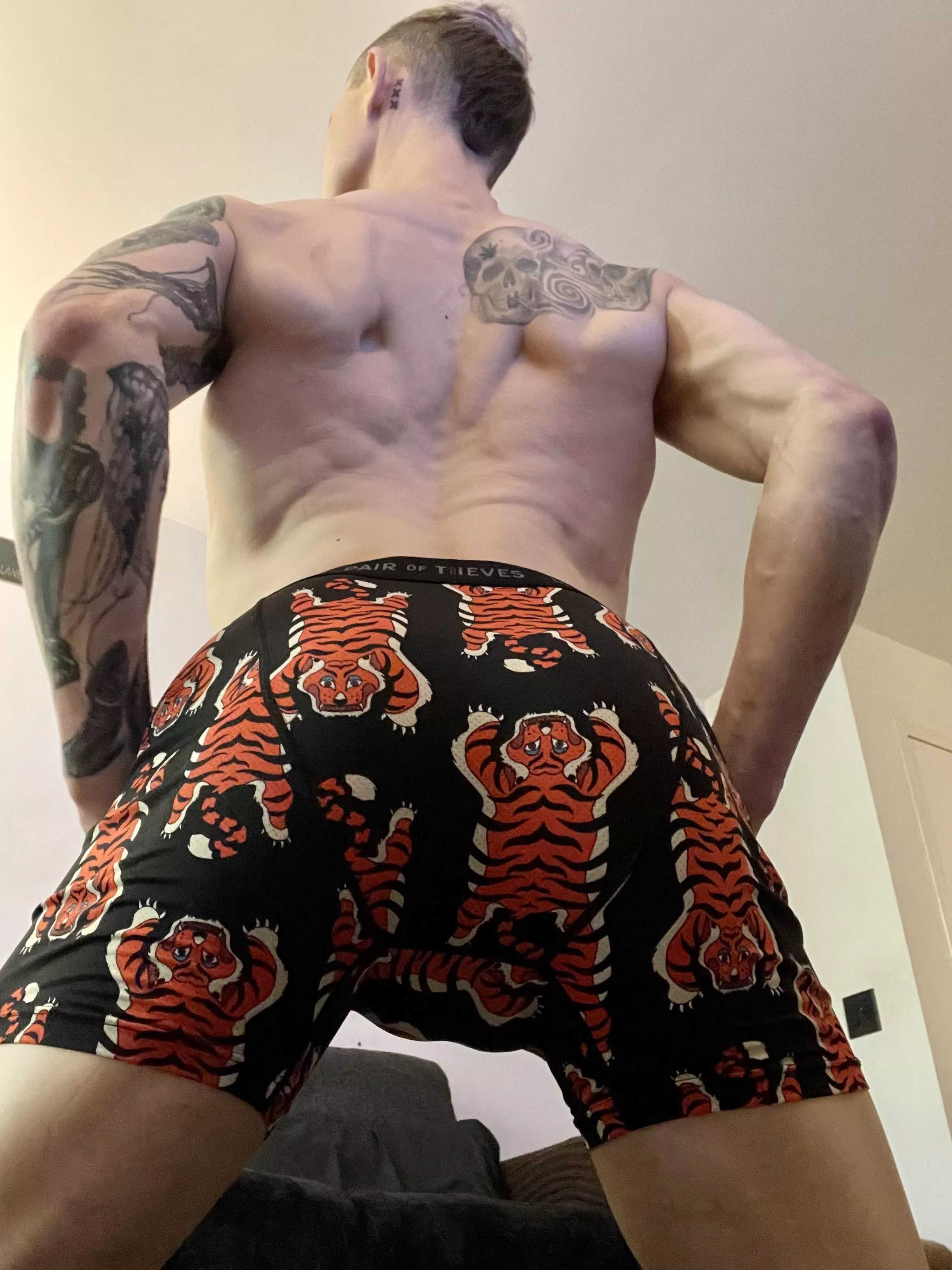 sweaty day ... 🔥🦧💋🫶 posted by HossKado