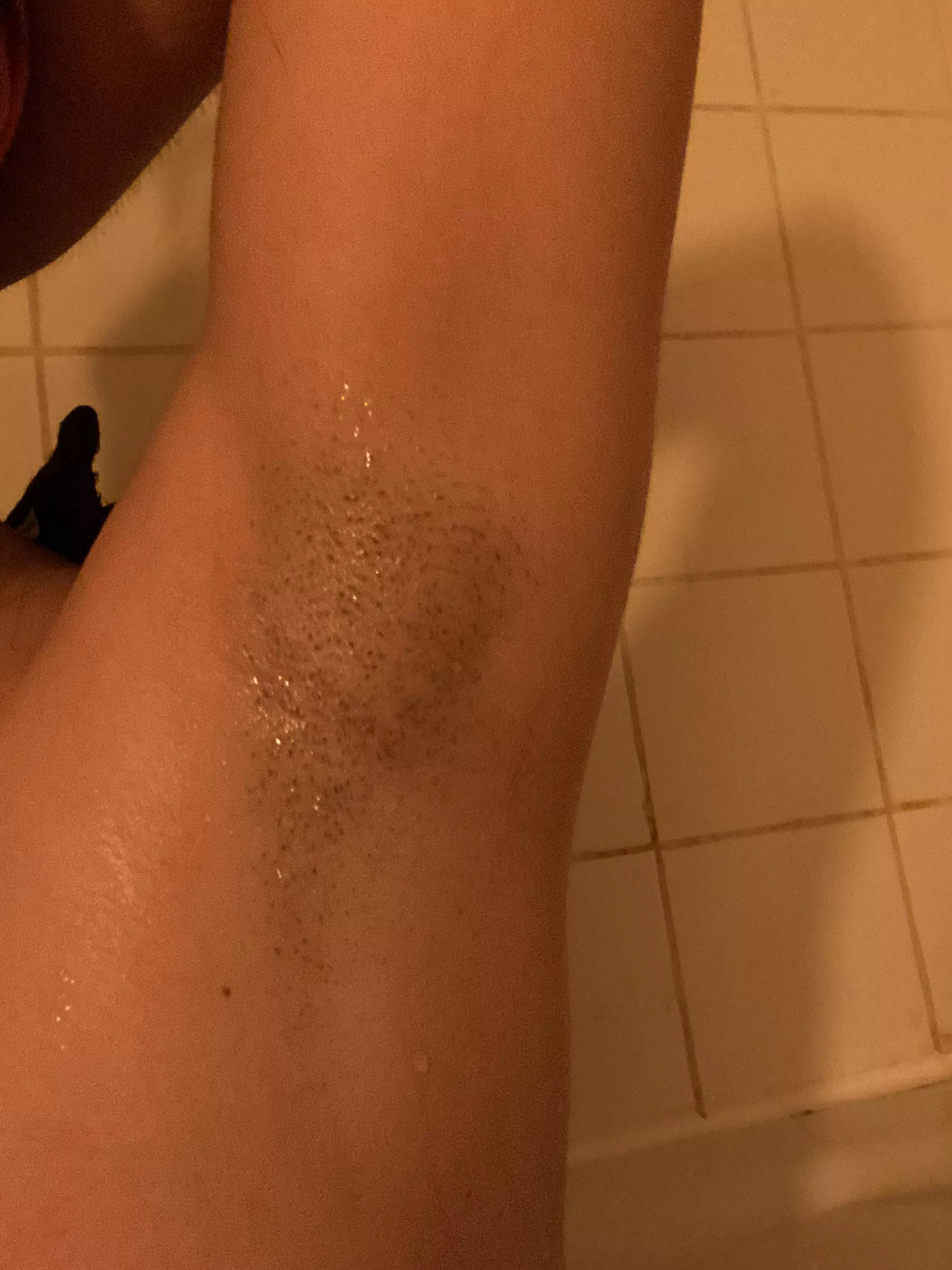 Sweaty & hairy bath armpits😍😍 posted by MarinaRoseXXX