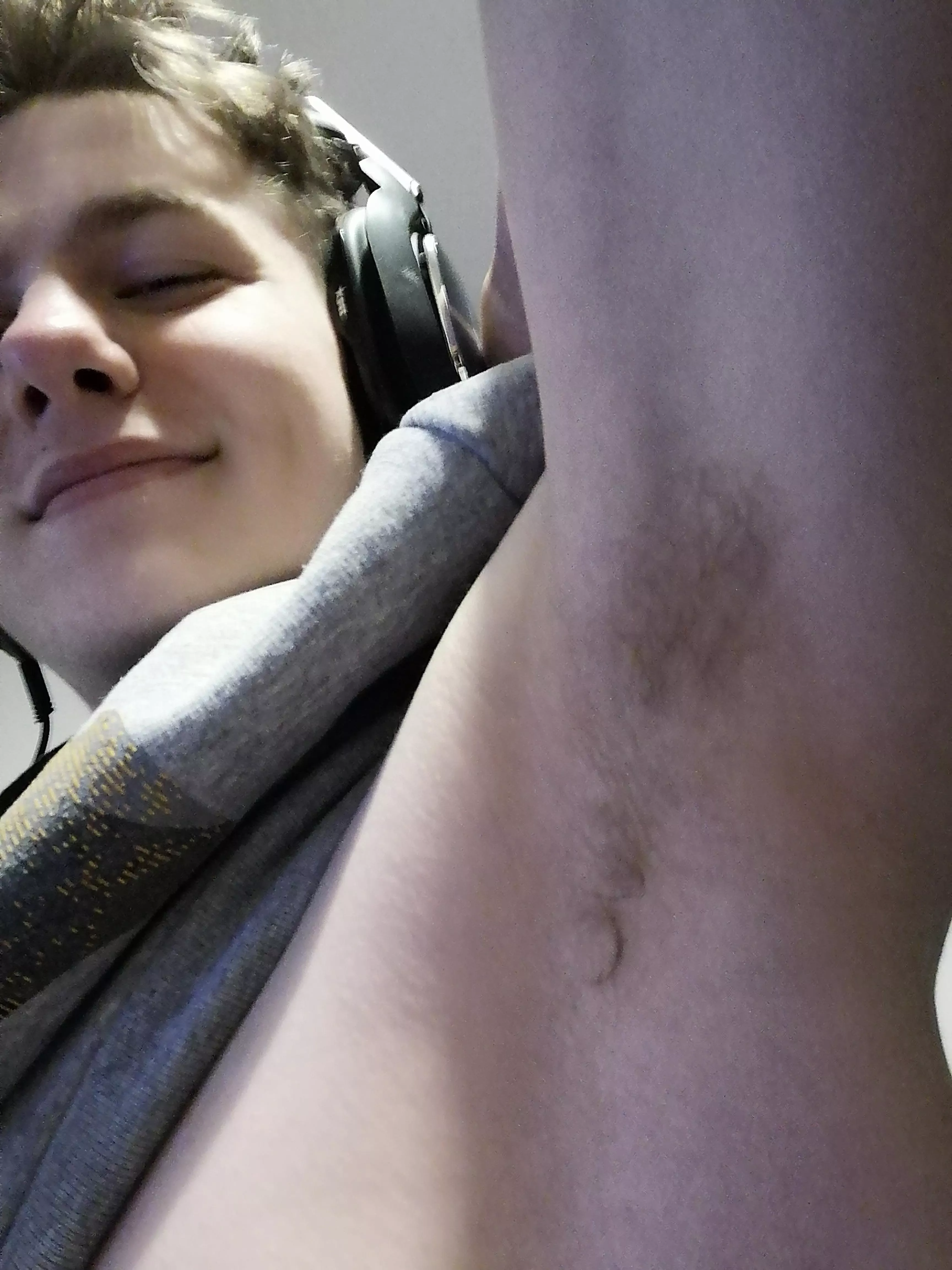 Sweaty pit posted by throwawaynameboyo