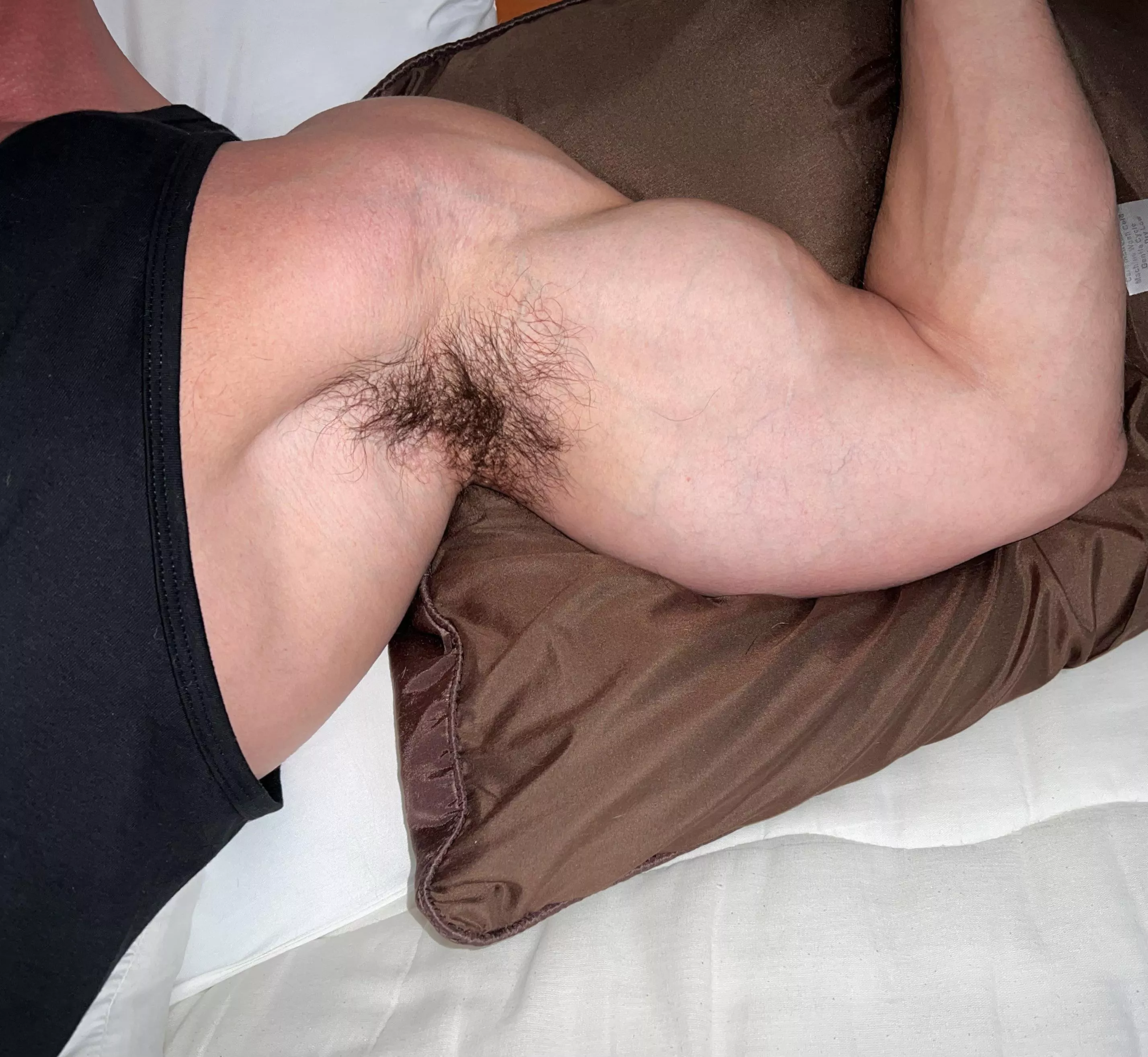 Sweaty pits! Back from the gym with no shower! 💪🏼💦🦍 posted by 4skinXXL