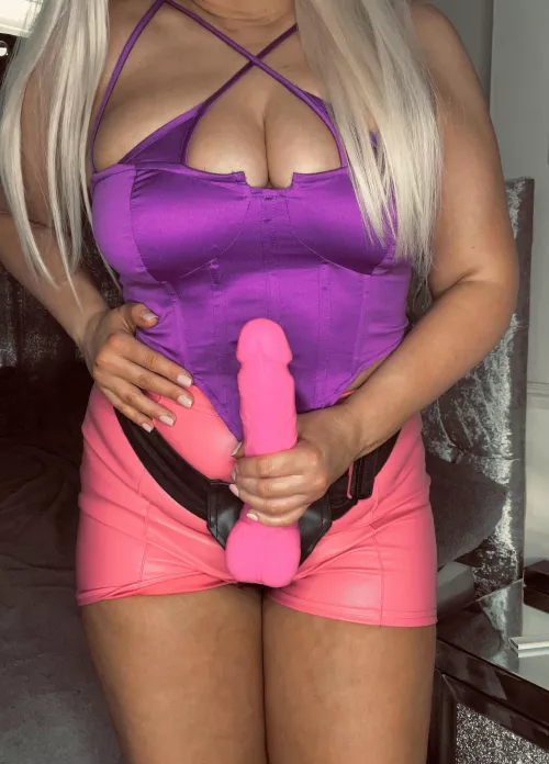 Sweet like candy, bet you’d do just about anything for a taste by sparkly-and-savage