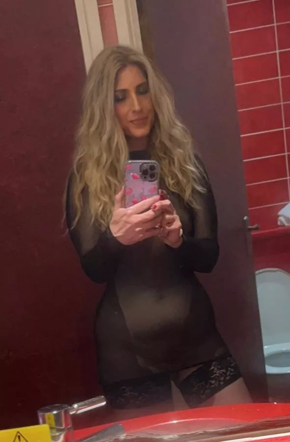 Swinger club visit day 2 posted by Louise_fabs