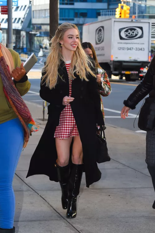 Sydney Sweeney by VikingDelights