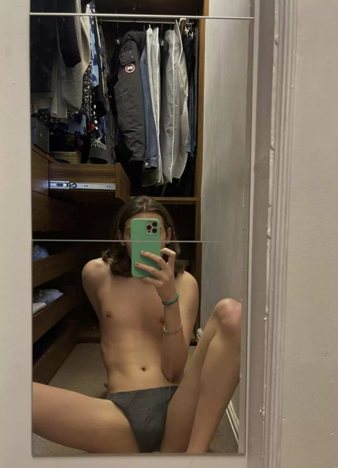 Take my briefs off 🤤 posted by Garcondejour