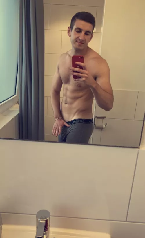 Take my hand 😏 by lio1919