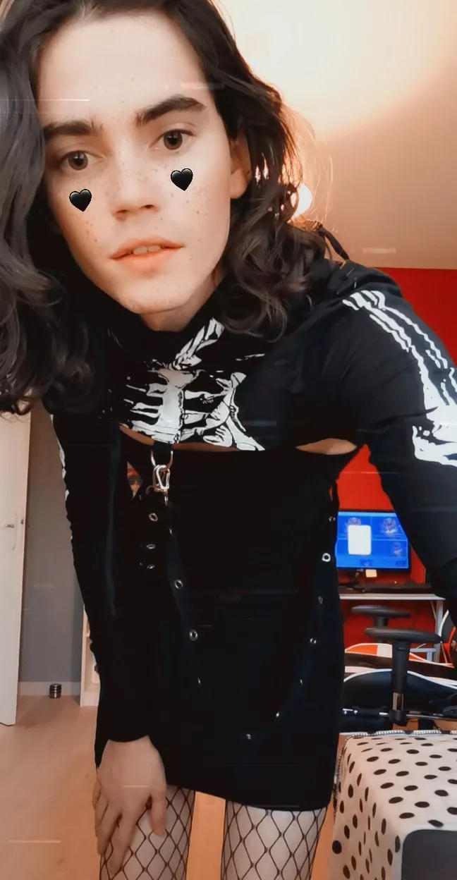 🖤 taken by accident 🖤 posted by Catacheese