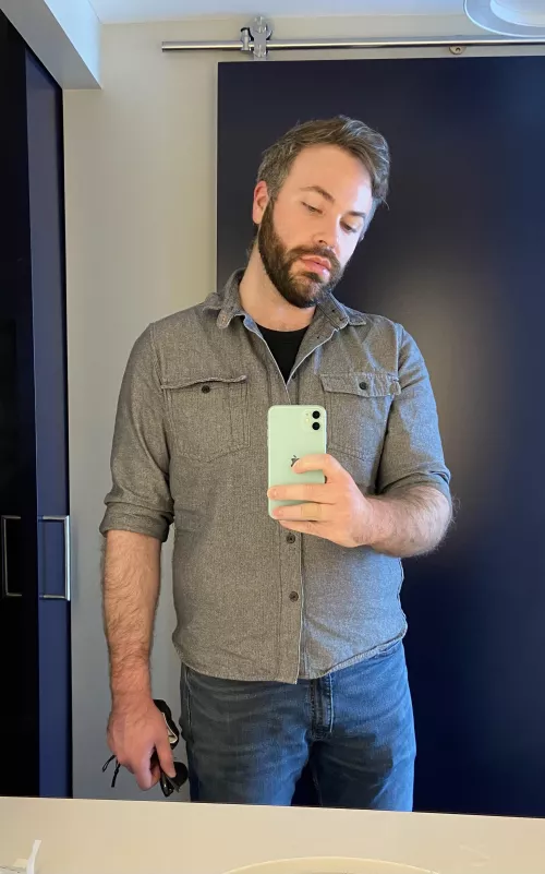 Taking a break from Animal Crossing to take selfies in my mirror by skulberries