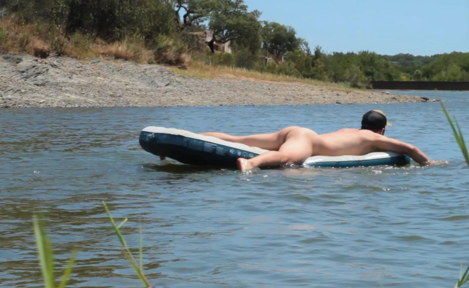 Taking a moment to relax posted by n4turist