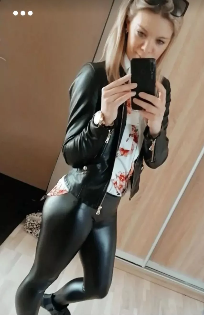 Taking a selfie posted by Madis_K