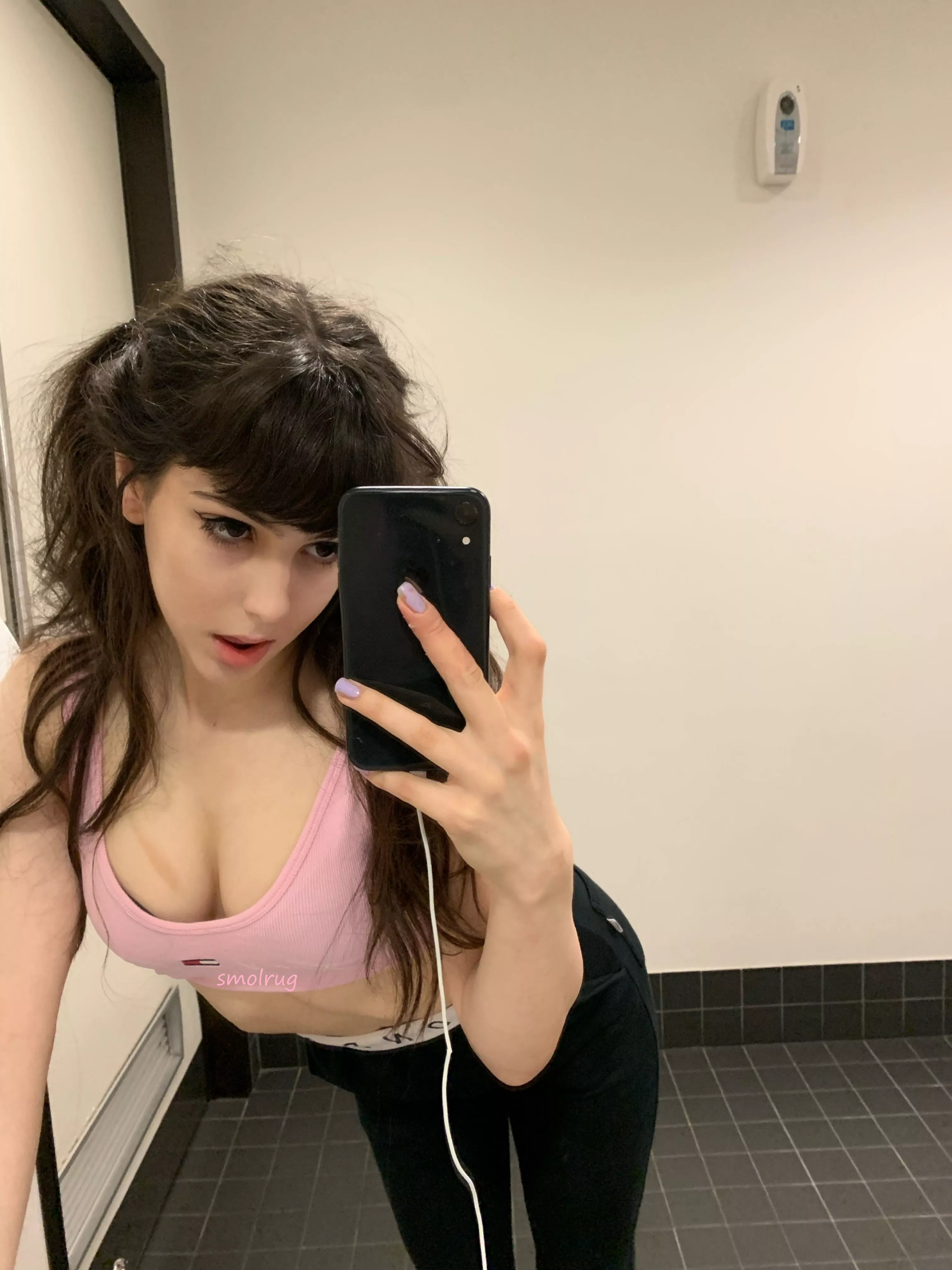 Taking sexy pics for you makes me so horny posted by smolrug