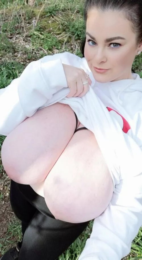 Taking the girls out for a walk by RuudeVanNistelrooy