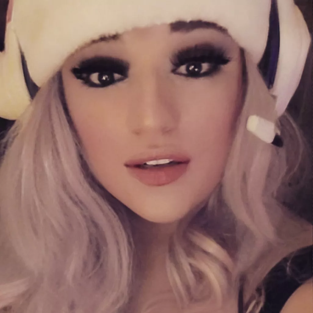 talk to me posted by SabinaFemBoy