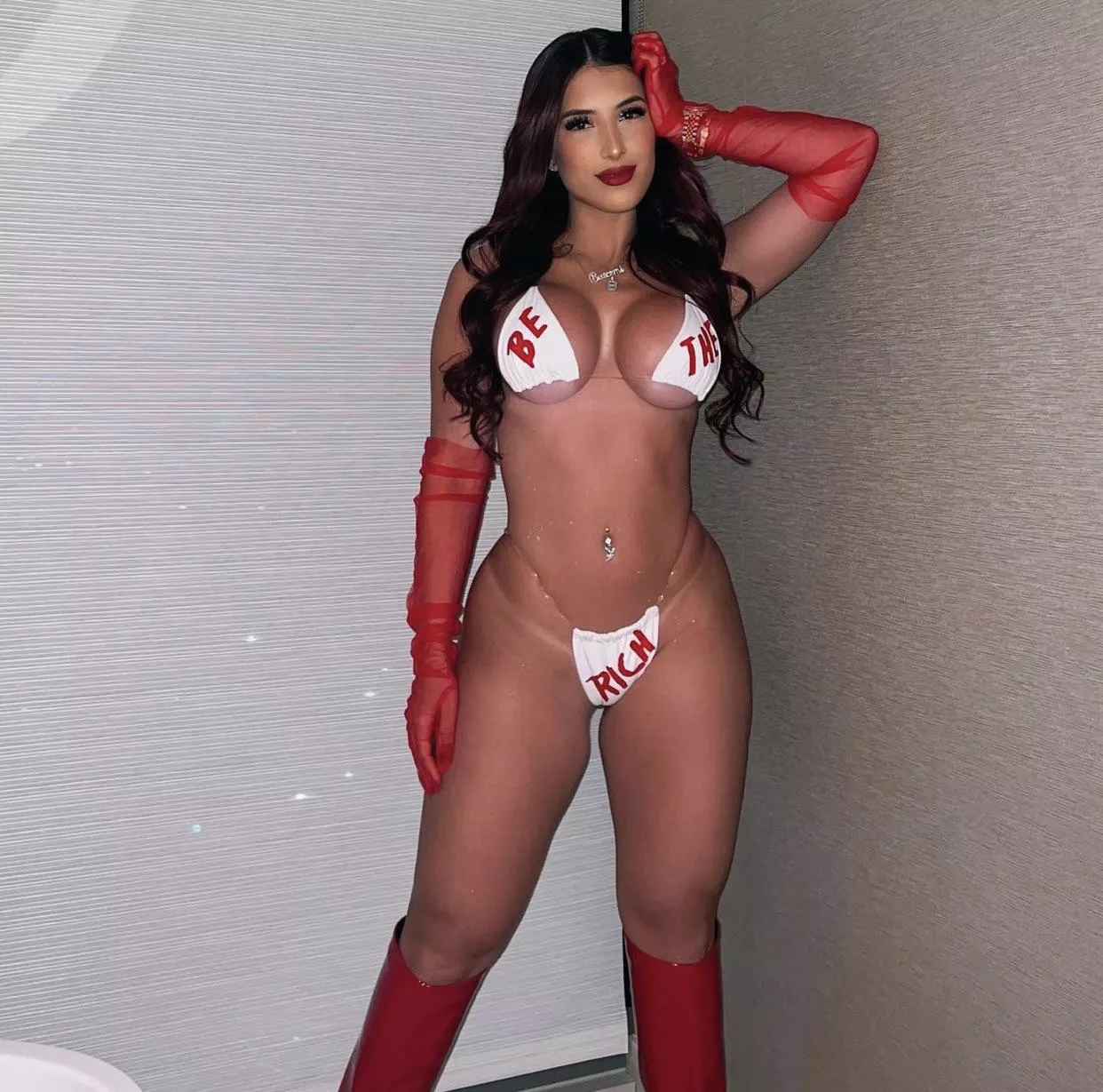 Tanned bimbo posted by ResponsiveCock